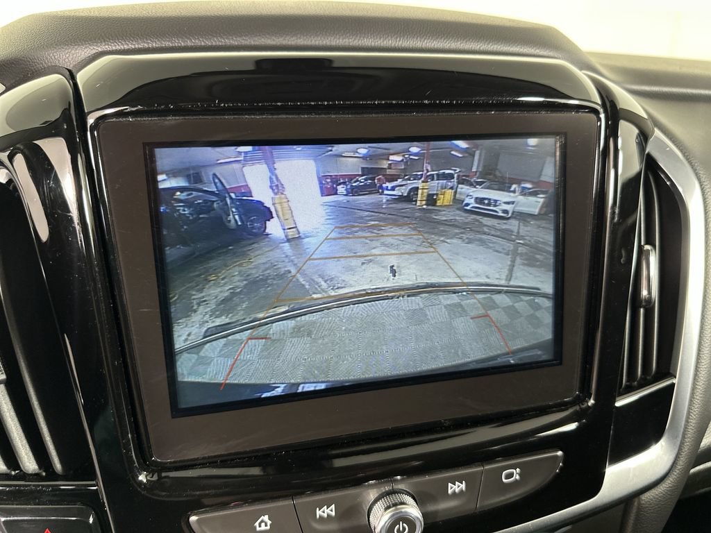 Used 2019 Chevrolet Traverse LT FWD image 18