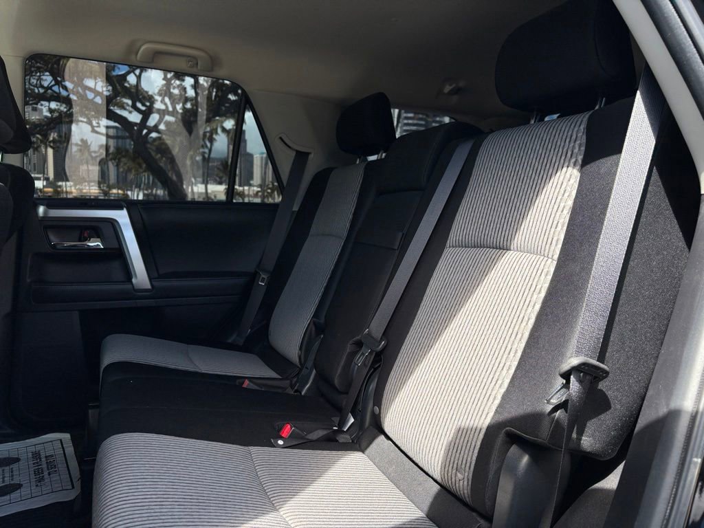 Used 2017 Toyota 4Runner SR5 AWD/4WD image 10