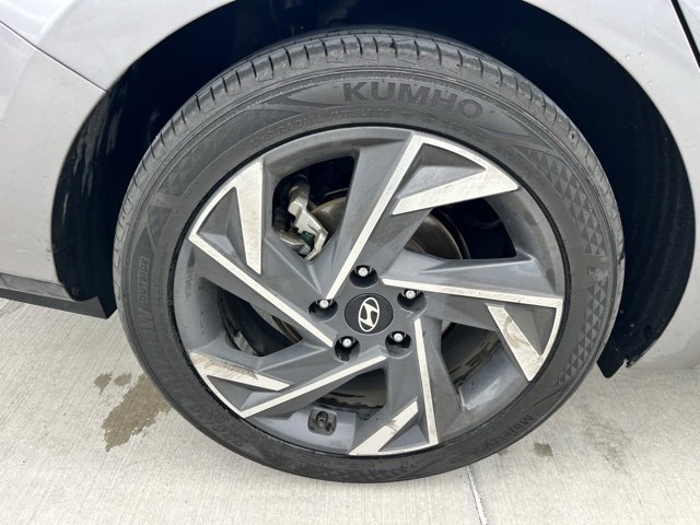 Used 2025 Hyundai Elantra Limited image 9