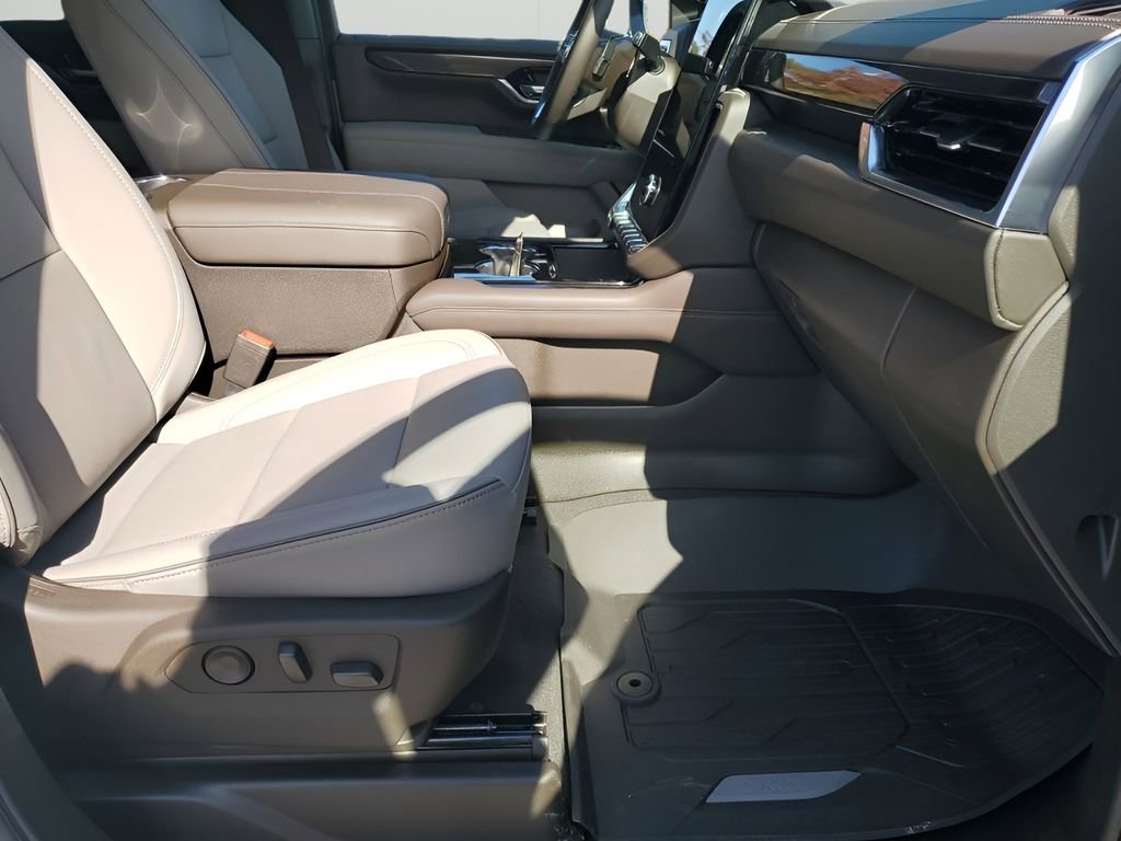 New 2026 GMC Yukon XL Elevation w/ LPO, Floor Liner Package image 16