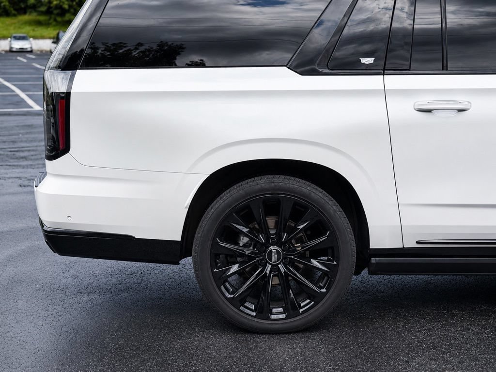 Used 2025 Cadillac Escalade ESV Sport Platinum w/ LPO, ONYX Package AWD/4WD image 9