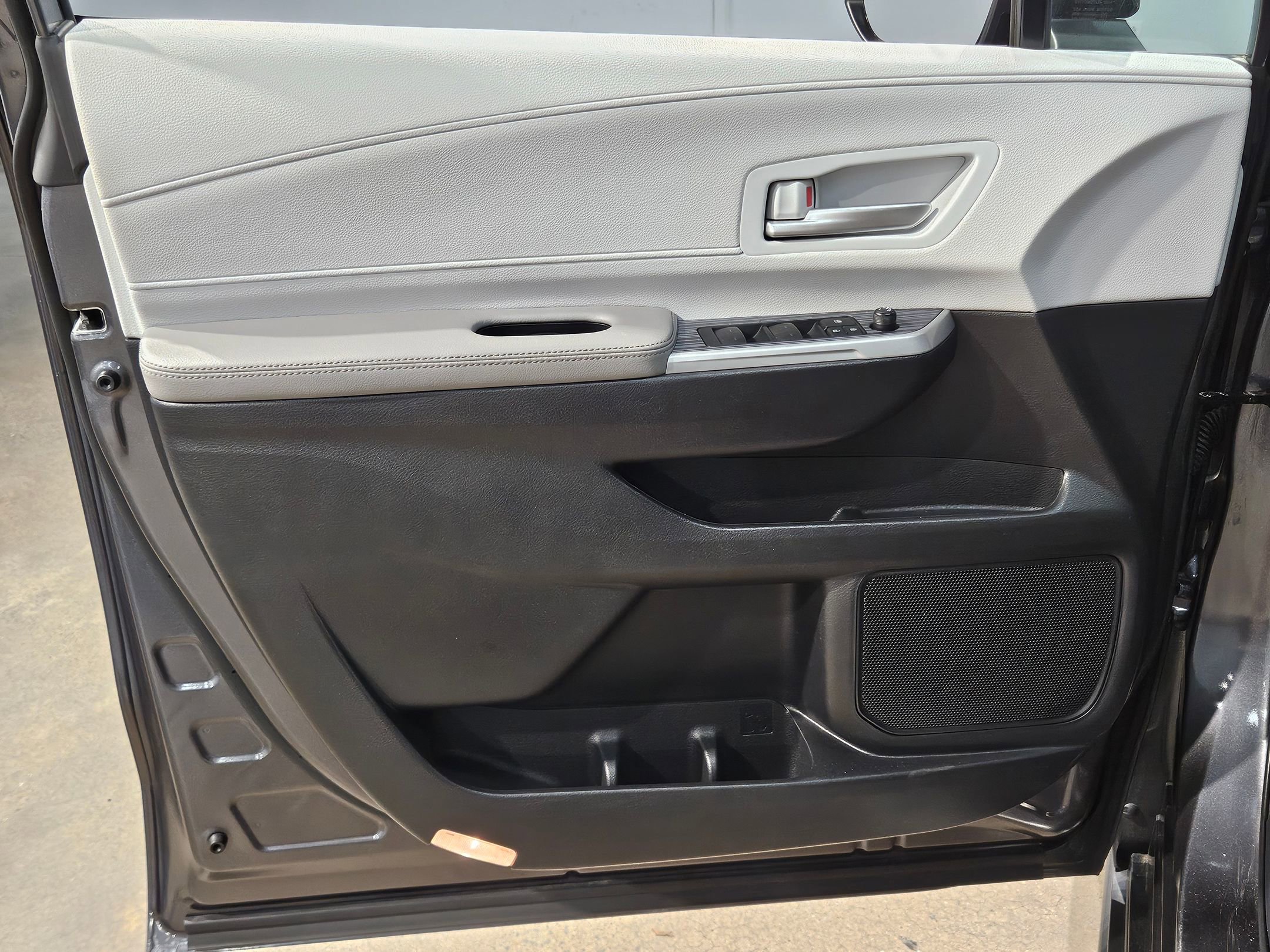 Certified 2025 Toyota Sienna XLE image 20