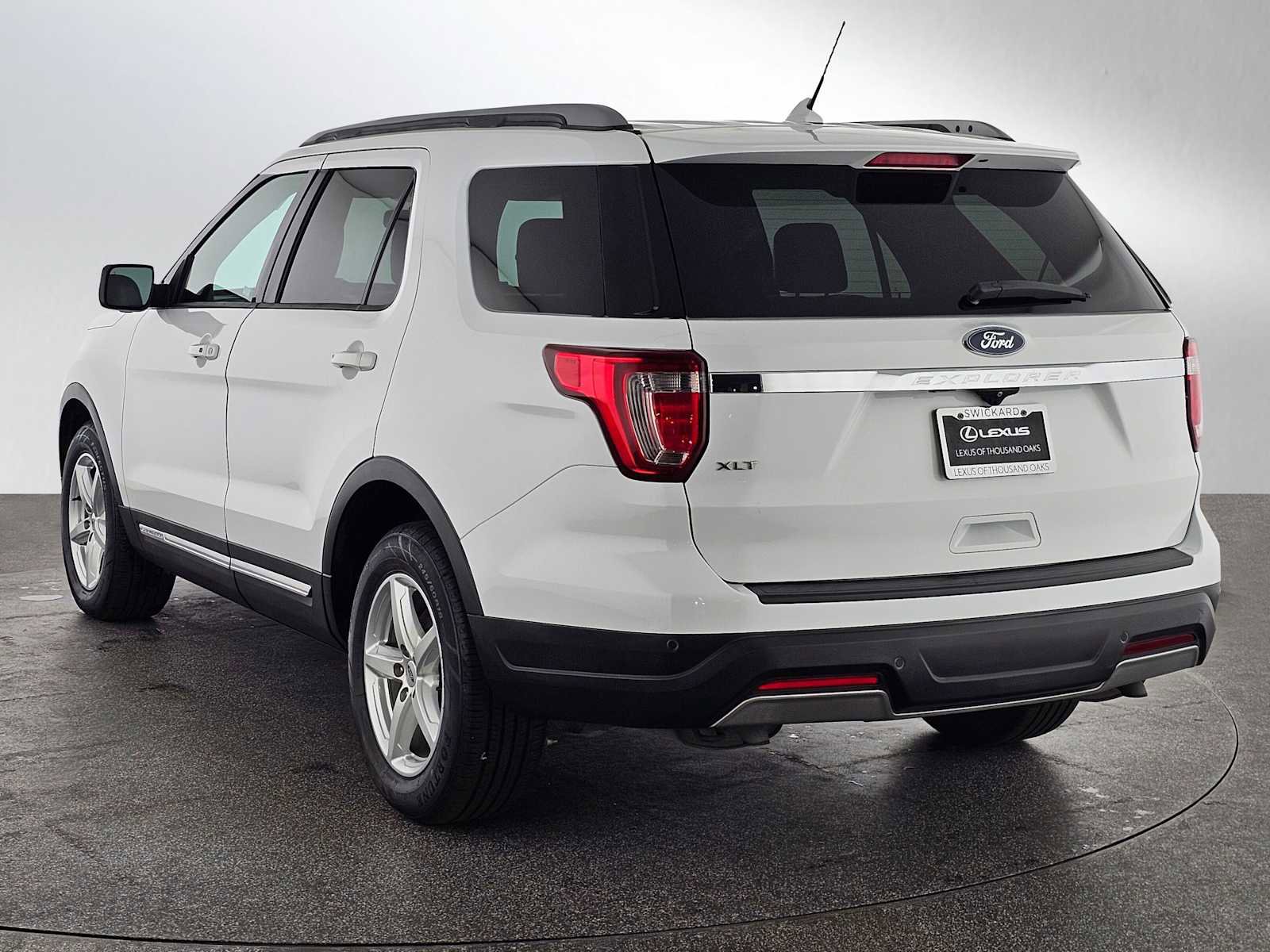 Used 2019 Ford Explorer XLT w/ Equipment Group 202A image 5