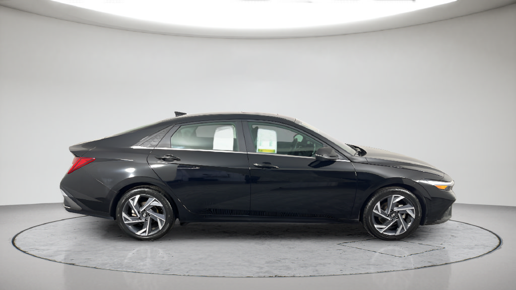 Used 2024 Hyundai Elantra Limited FWD image 9