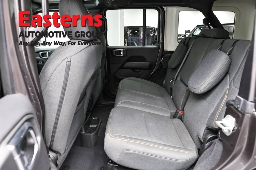 Used 2025 Jeep Wrangler Unlimited Sahara AWD/4WD image 21