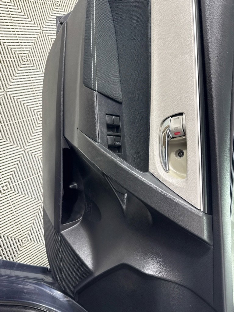 Used 2018 Toyota Corolla LE image 11