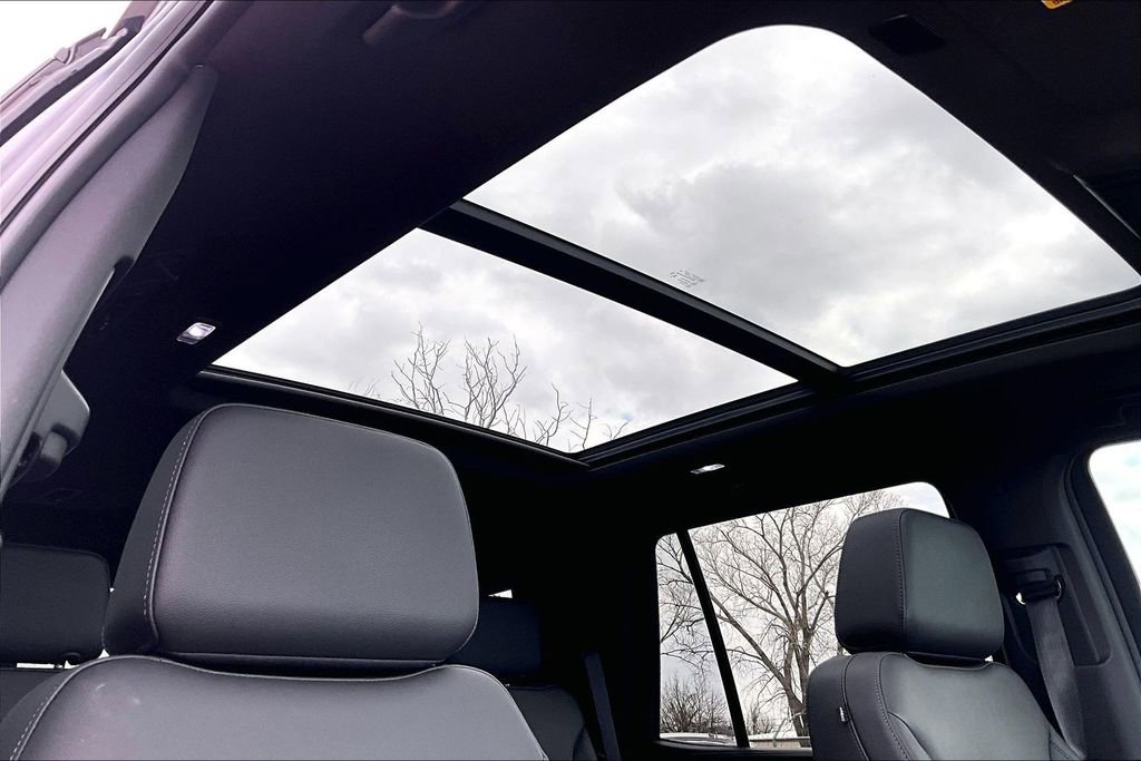 Used 2024 Chevrolet Tahoe LT w/ Luxury Package image 22