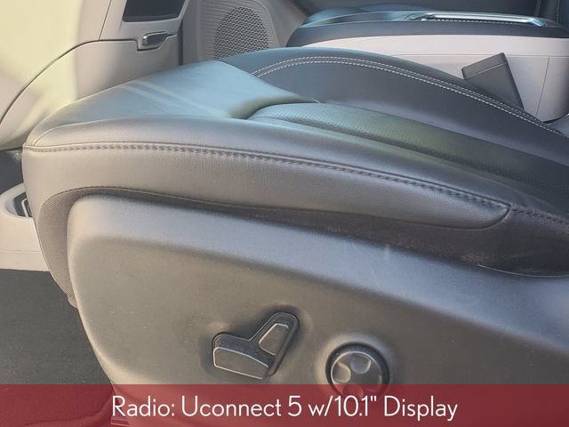 Used 2024 Chrysler Pacifica Touring-L FWD image 7