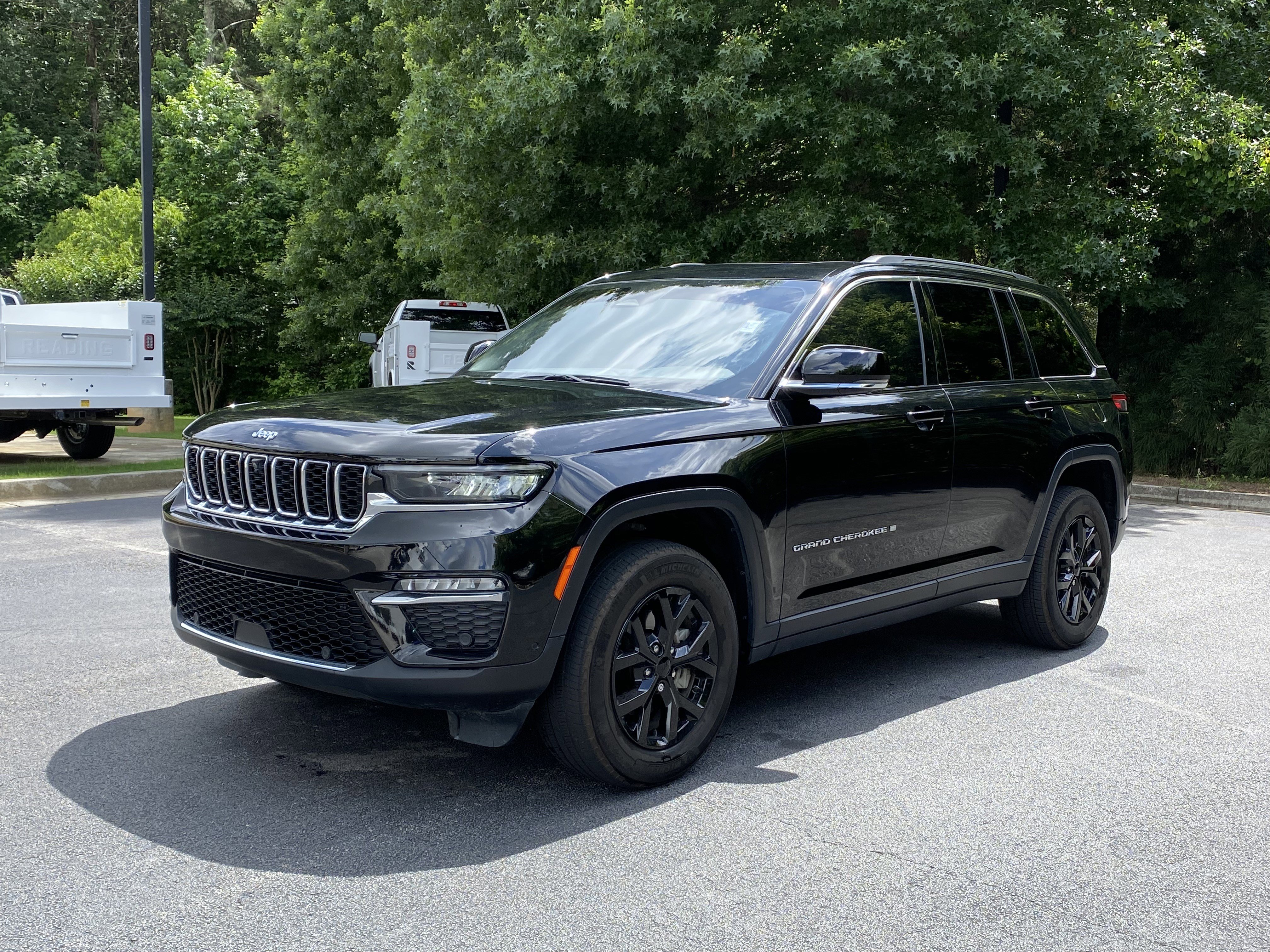 Used 2023 Jeep Grand Cherokee Limited w/ Luxury Tech Group II AWD/4WD image 5