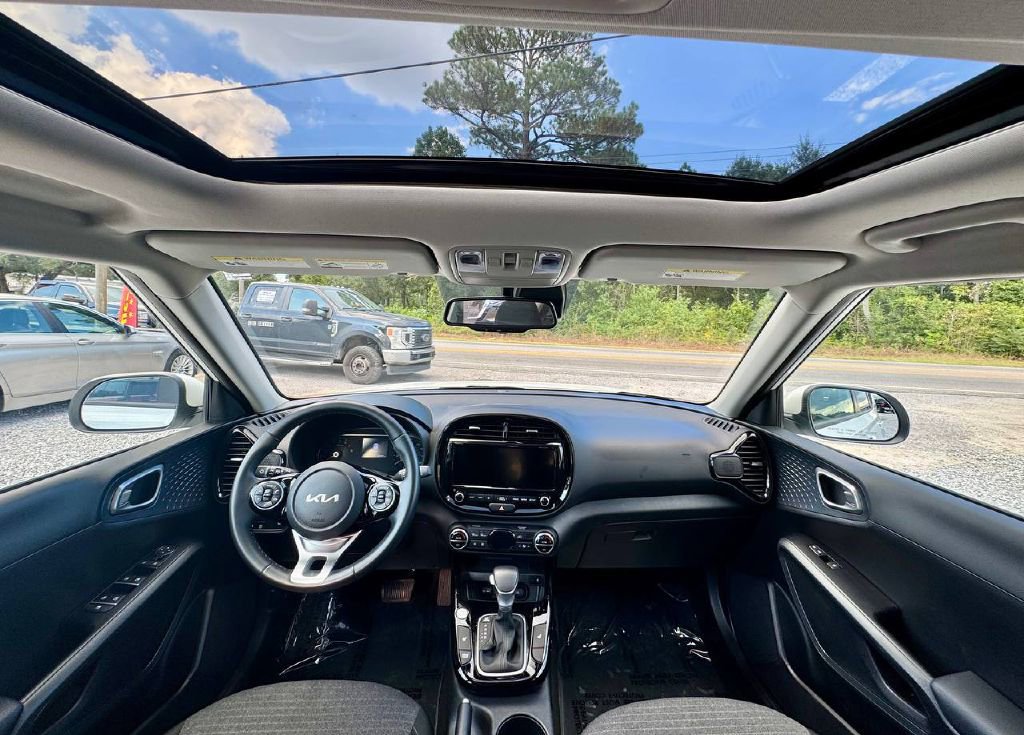 Used 2022 Kia Soul EX image 11