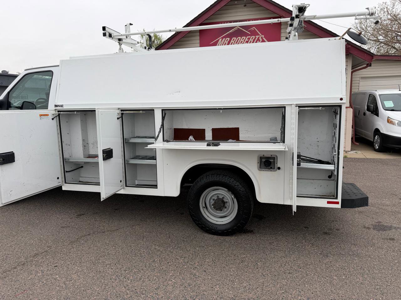 Used 2019 Ford E-350 and Econoline 350 Super Duty w/ Power Windows & Locks Group image 22