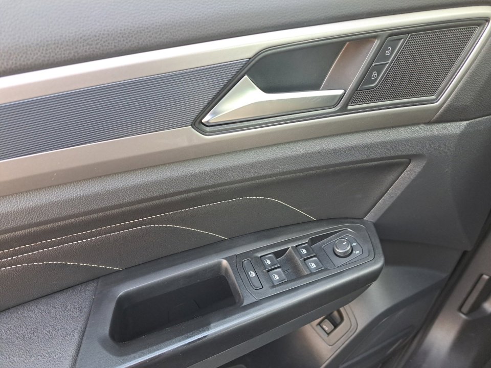 Used 2020 Volkswagen Atlas Cross Sport SEL R-Line AWD/4WD image 36
