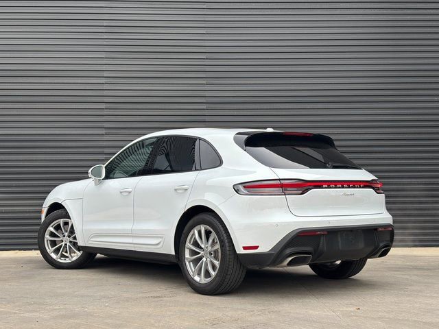 Used 2025 Porsche Macan AWD/4WD image 3