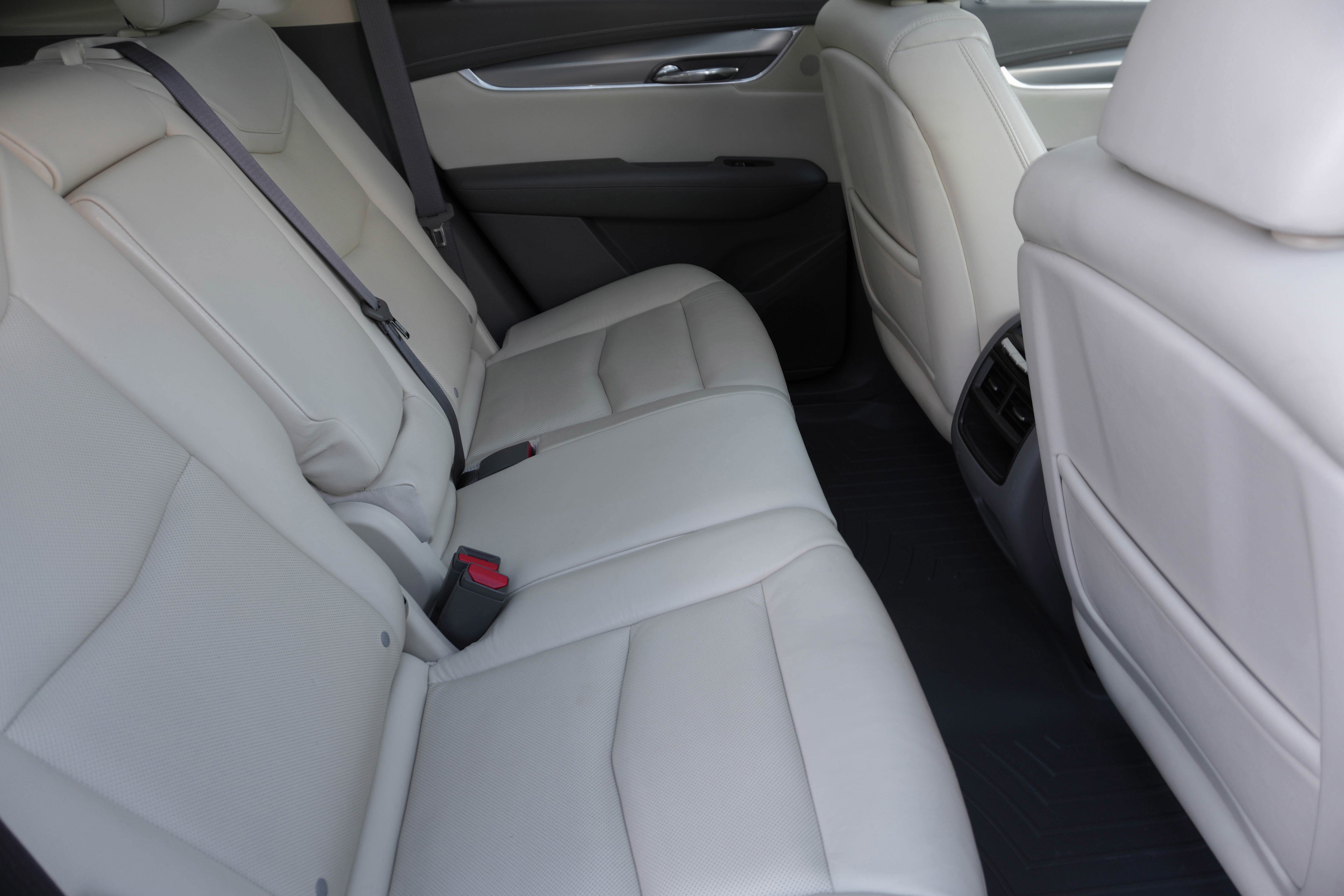 Used 2017 Cadillac XT5 Luxury w/ Driver Awareness Package image 35