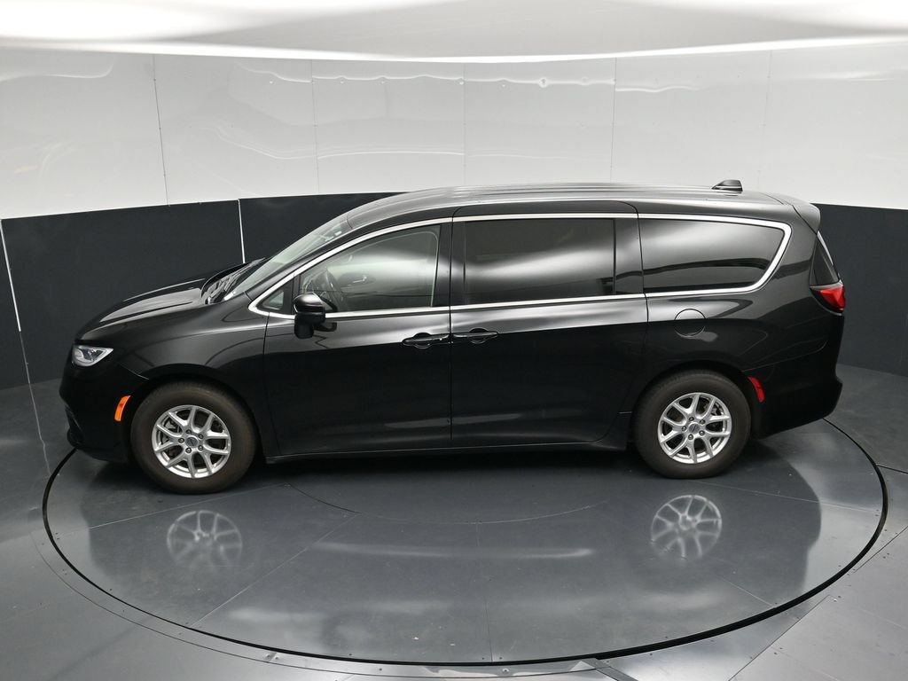 Used 2023 Chrysler Pacifica Touring-L FWD image 51