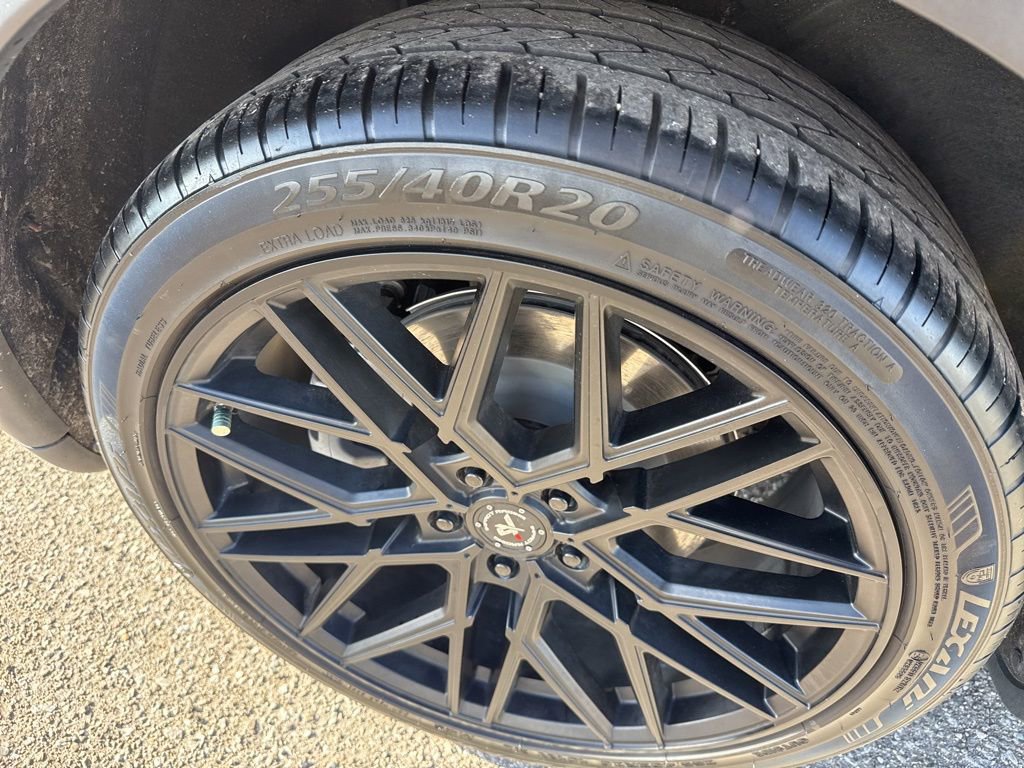 Used 2022 Tesla Model Y Long Range image 12