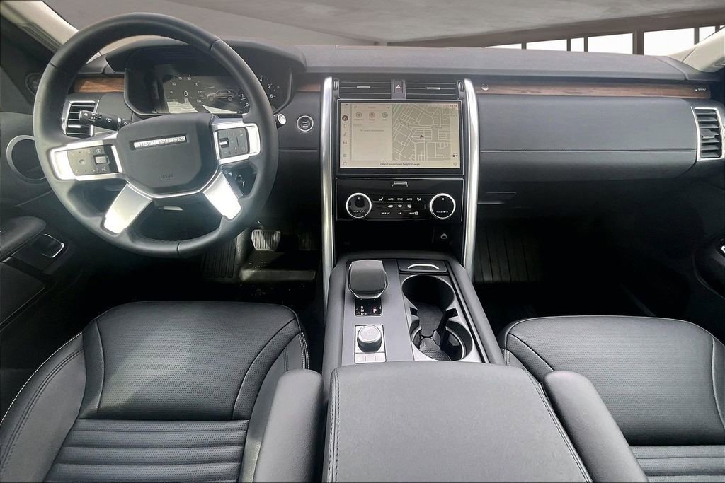 Used 2024 Land Rover Discovery S AWD/4WD image 15