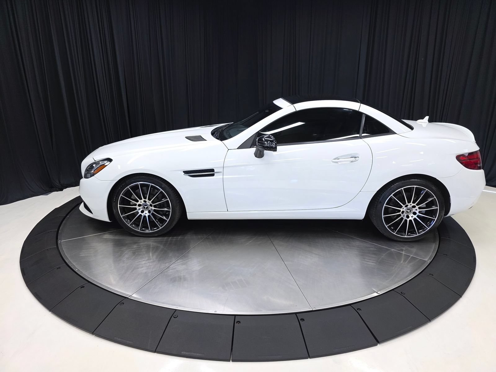 Used 2019 Mercedes-Benz SLC 300 image 10
