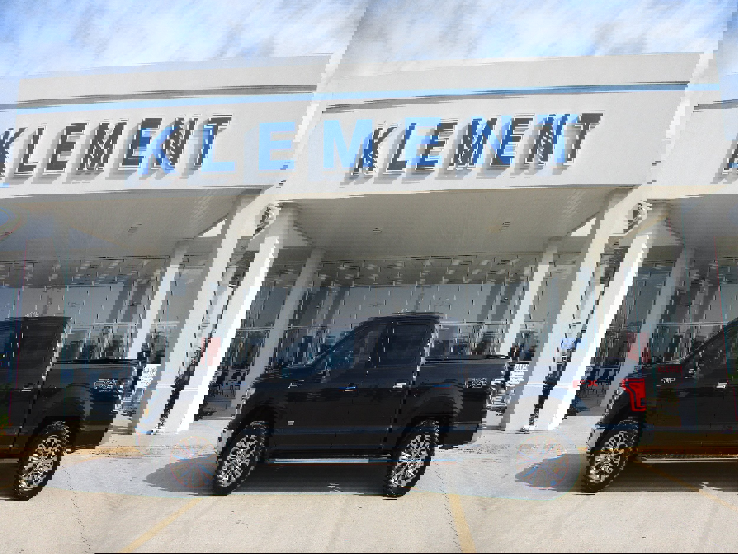 Used 2015 Ford F150 XLT w/ Equipment Group 302A Luxury image 1