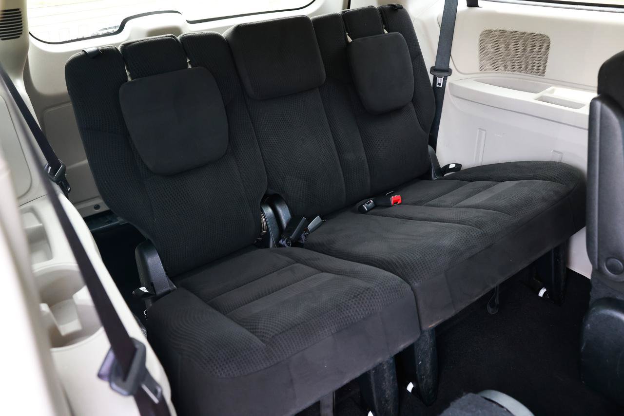 Used 2016 Dodge Grand Caravan SXT w/ Rear Park Assist Package FWD image 26