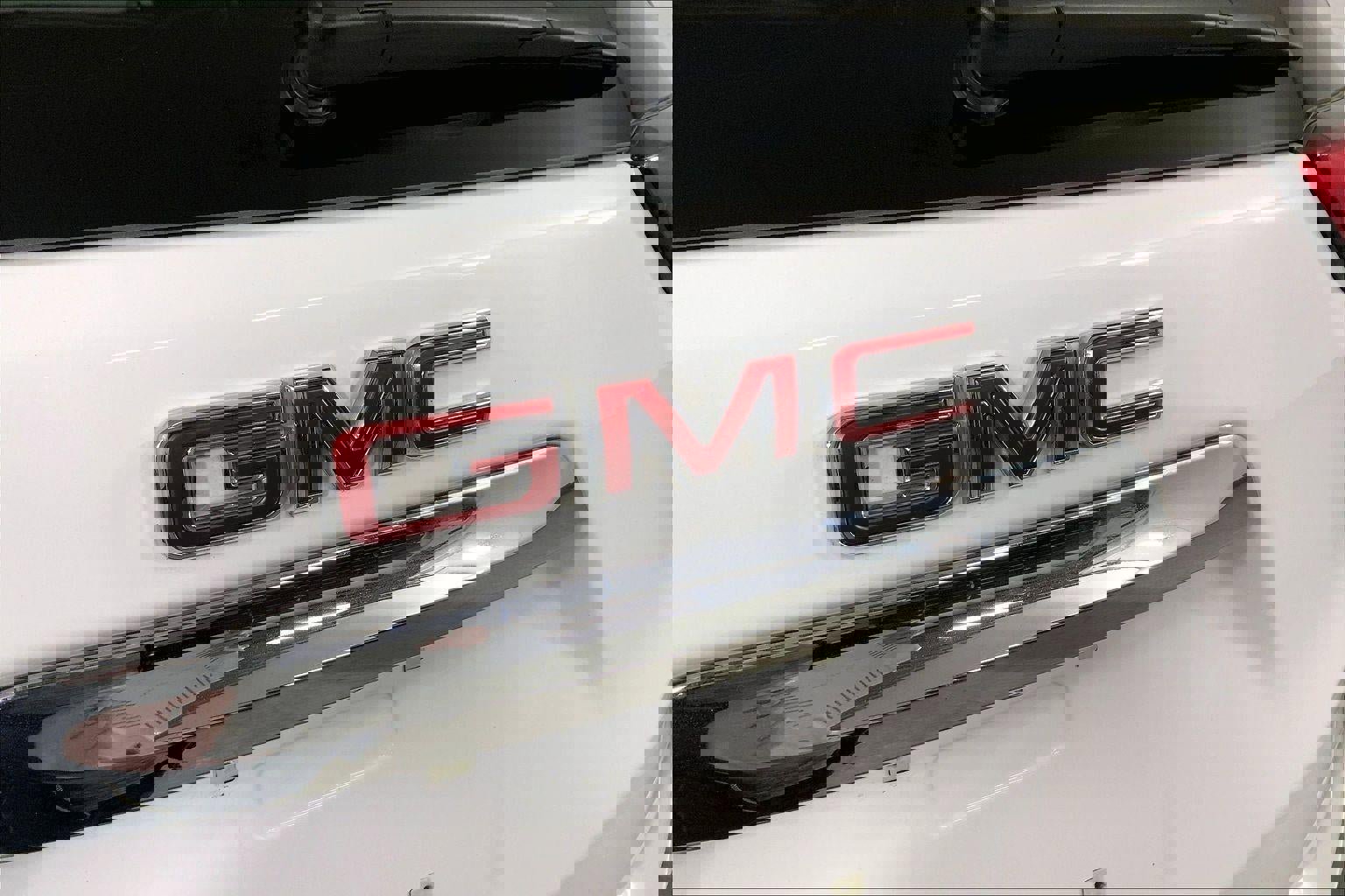 Used 2024 GMC Terrain SLE image 28