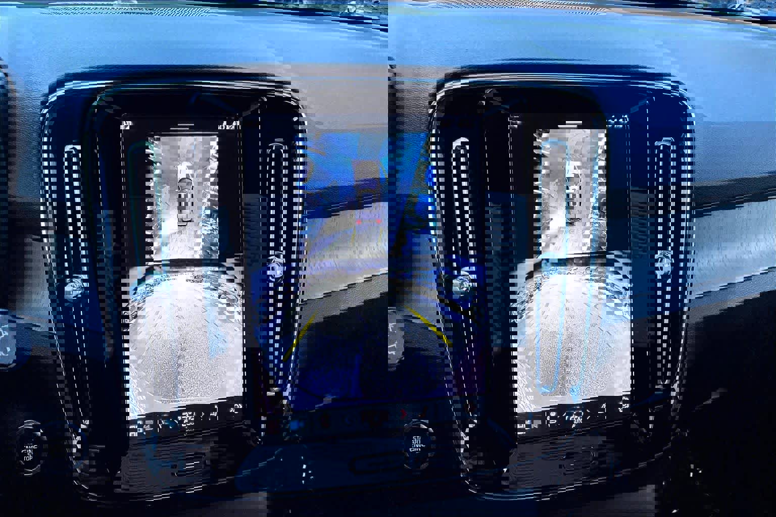 Certified 2024 Volvo XC40 B5 Plus w/ Protection Package Premier image 25