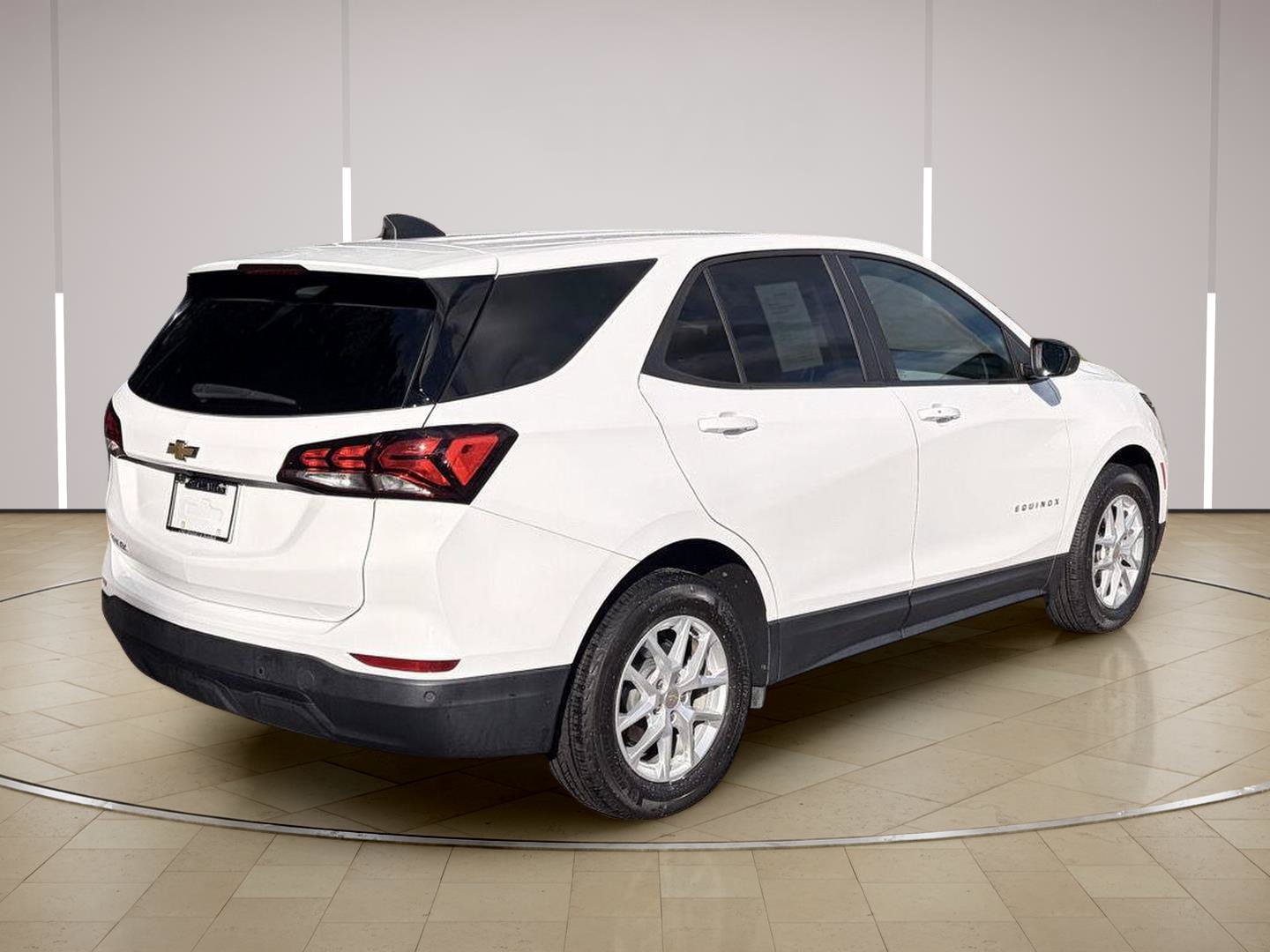 Used 2024 Chevrolet Equinox LS w/ LS Convenience Package FWD image 5