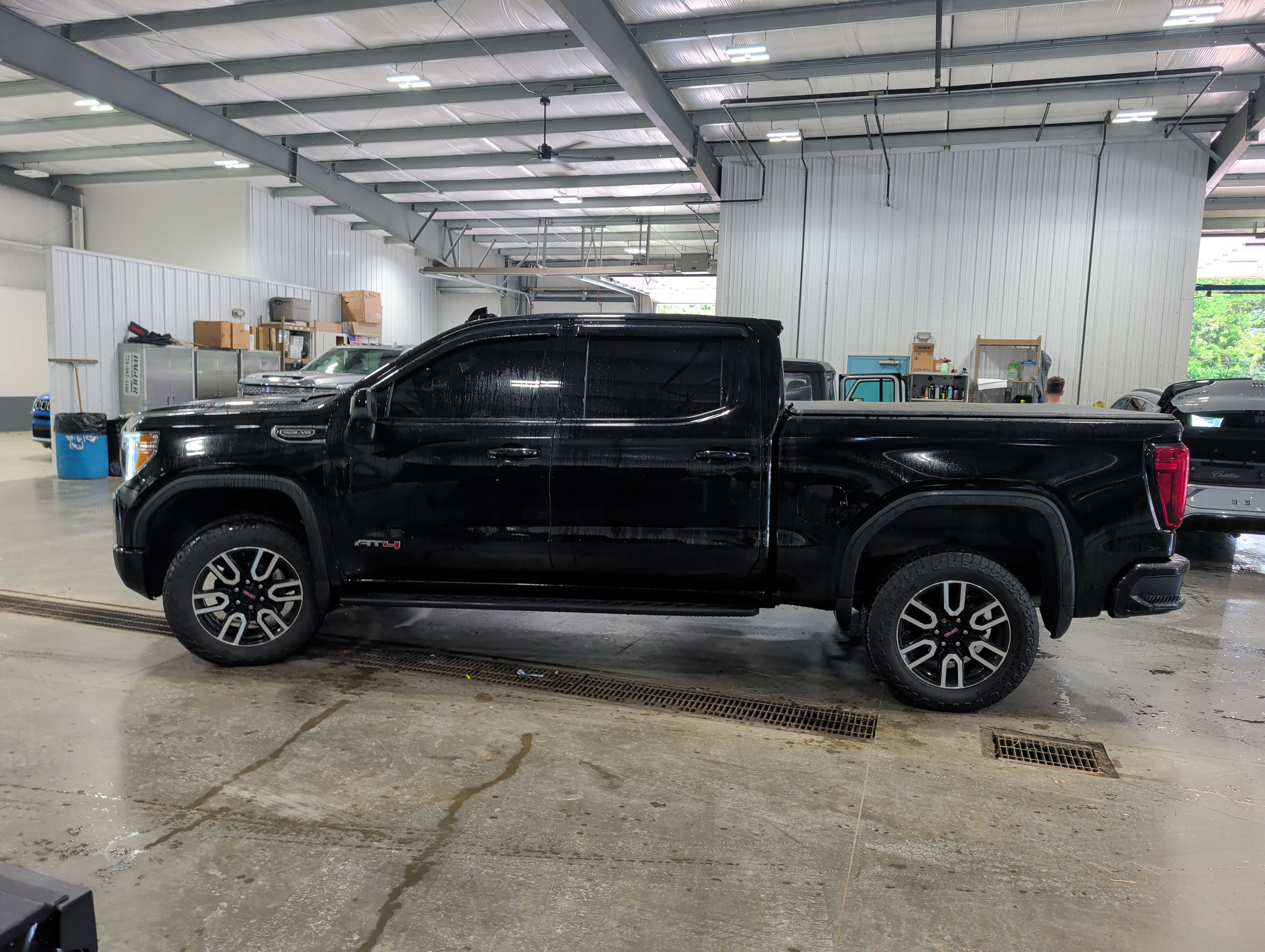 Used 2021 GMC Sierra 1500 AT4 w/ AT4 Premium Package AWD/4WD image 5