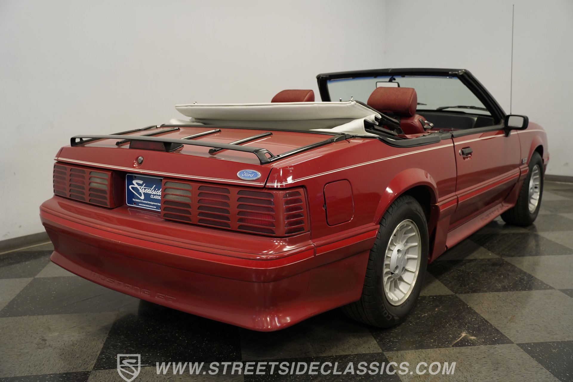 Used 1988 Ford Mustang GT RWD image 12