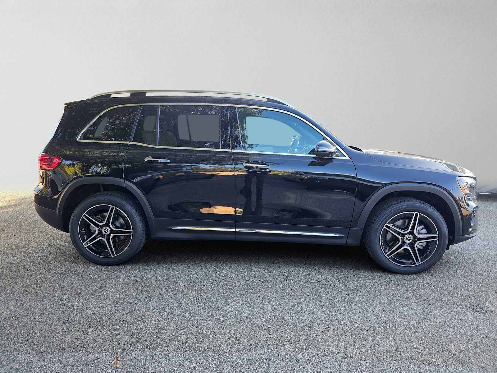 New 2026 Mercedes-Benz GLB 250 image 2