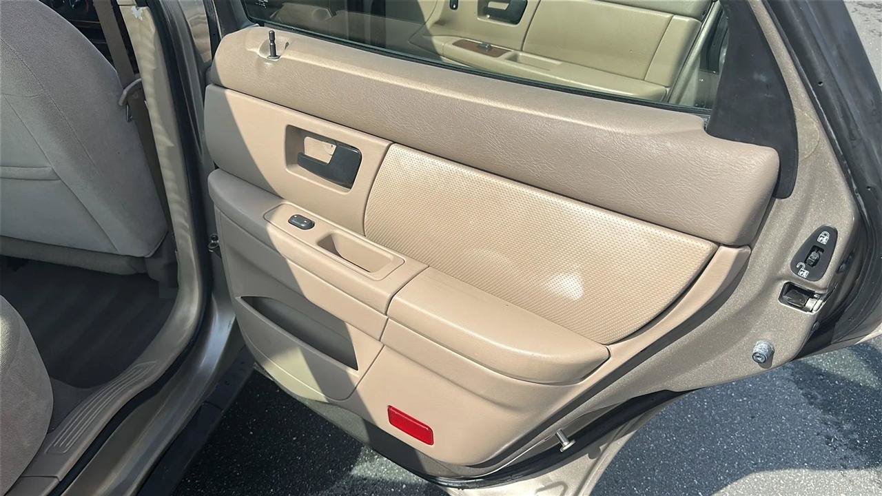 Used 2006 Ford Taurus SEL FWD image 22