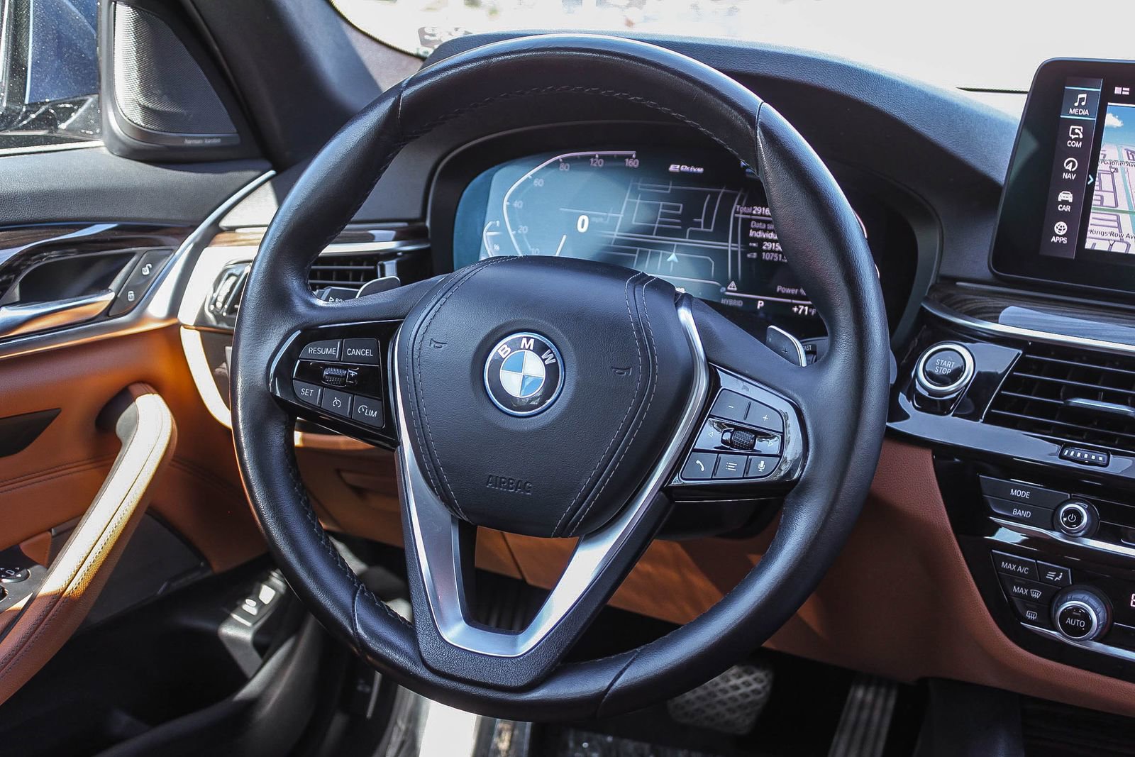 Used 2022 BMW 530e w/ Premium Package image 16