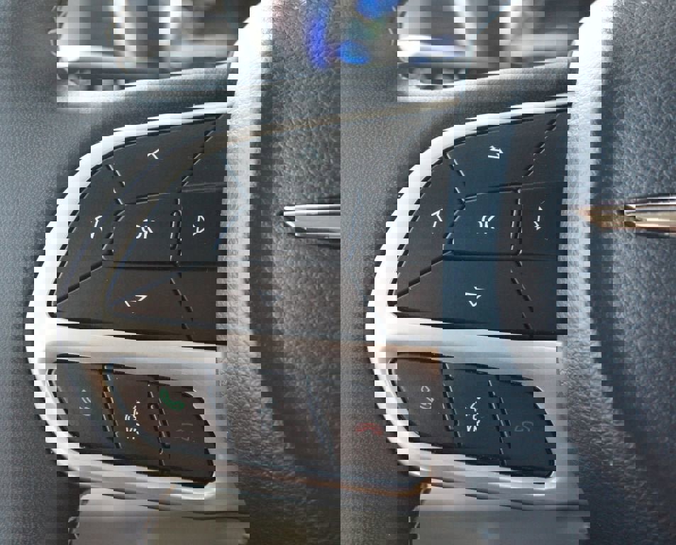 Used 2022 Chrysler Pacifica Limited w/ Uconnect Theater Family Group image 11