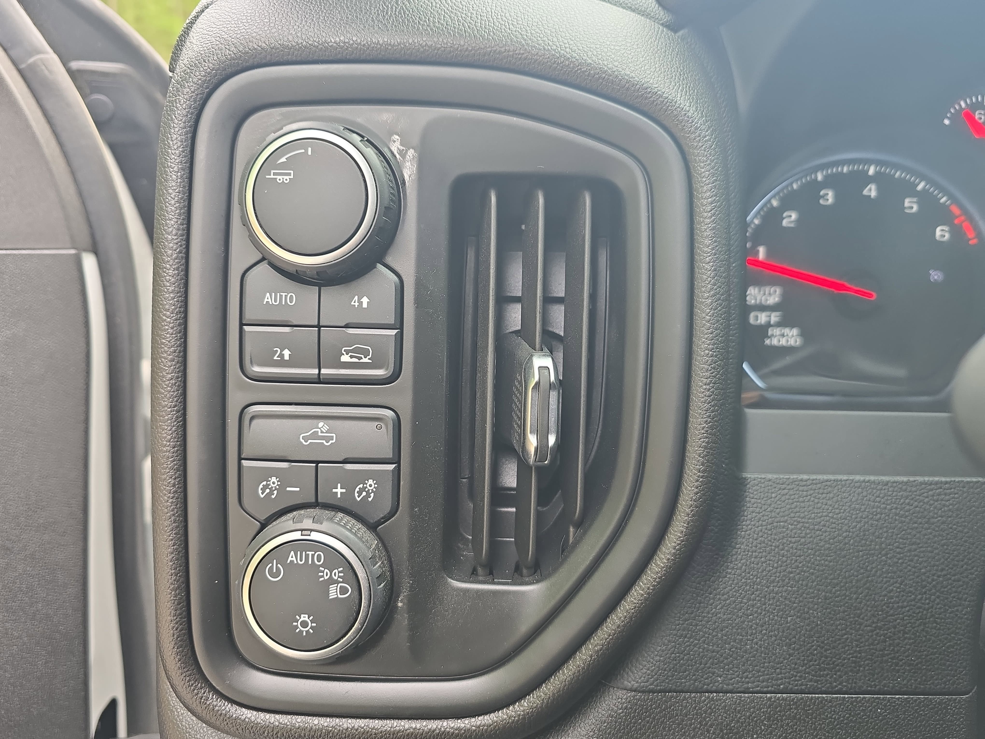 Used 2022 Chevrolet Silverado 1500 Custom image 25
