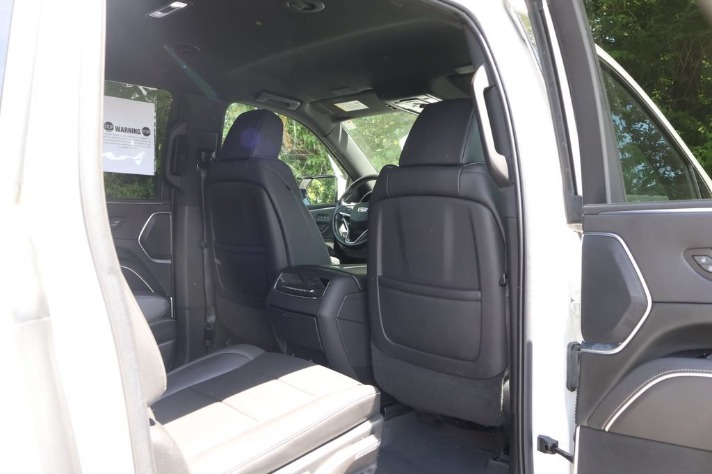 Certified 2022 Cadillac Escalade ESV Luxury w/ LPO, Illumination Package AWD/4WD image 52