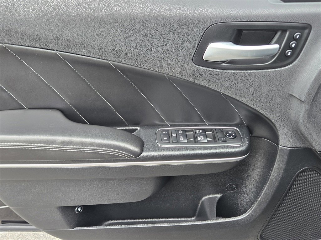 Used 2018 Dodge Charger R/T Scat Pack image 26