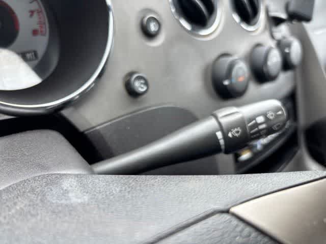 Used 2006 Pontiac Solstice Convertible w/ Premium Package RWD image 16
