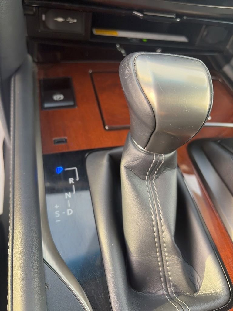 Used 2021 Lexus LX 570 4WD w/ Luxury Package image 23
