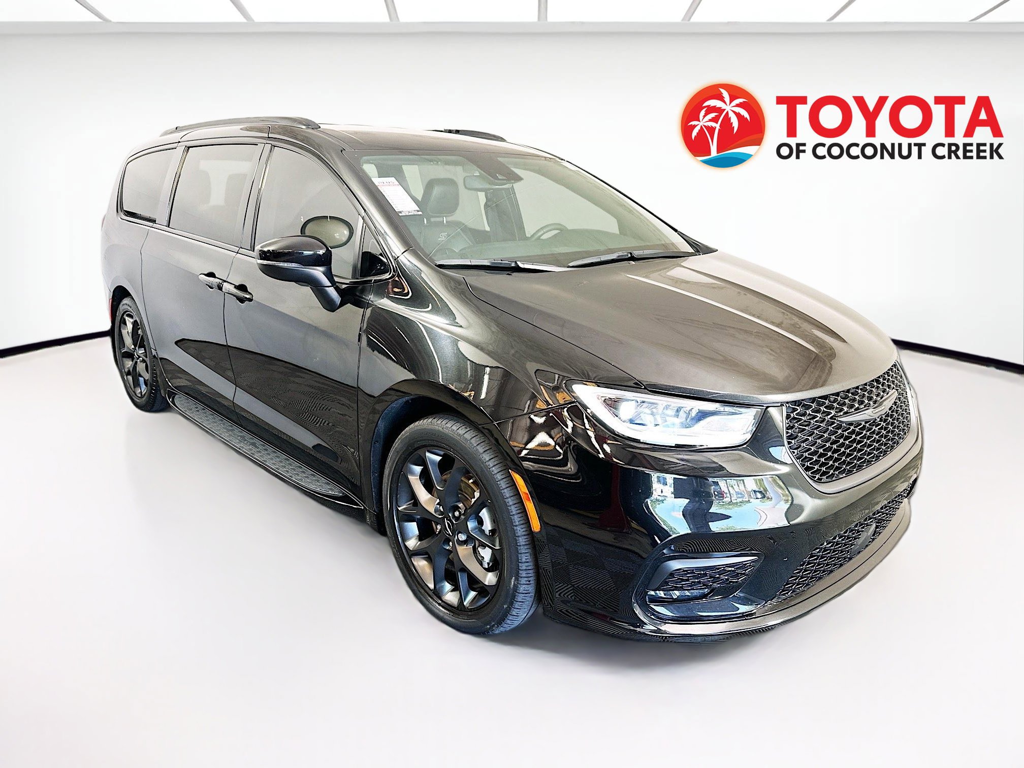 Used 2023 Chrysler Pacifica Touring-L w/ S Appearance Package FWD image 1