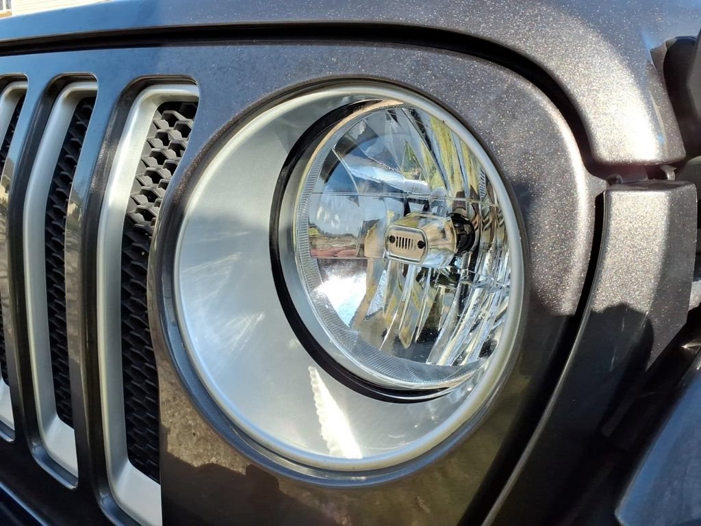 Used 2021 Jeep Wrangler Unlimited Sahara AWD/4WD image 32