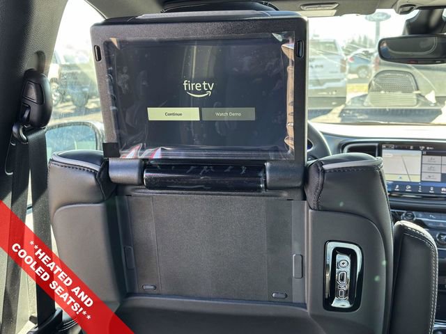 New 2026 Chrysler Pacifica Limited w/ Uconnect Theater Family Group image 9