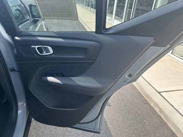 Certified 2025 Volvo XC40 B5 Plus AWD/4WD image 12