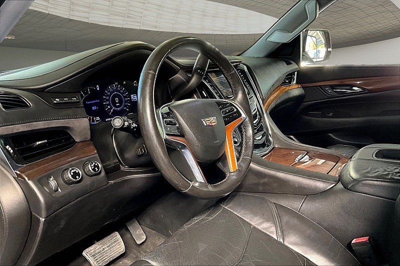 Used 2016 Cadillac Escalade Luxury AWD/4WD image 10