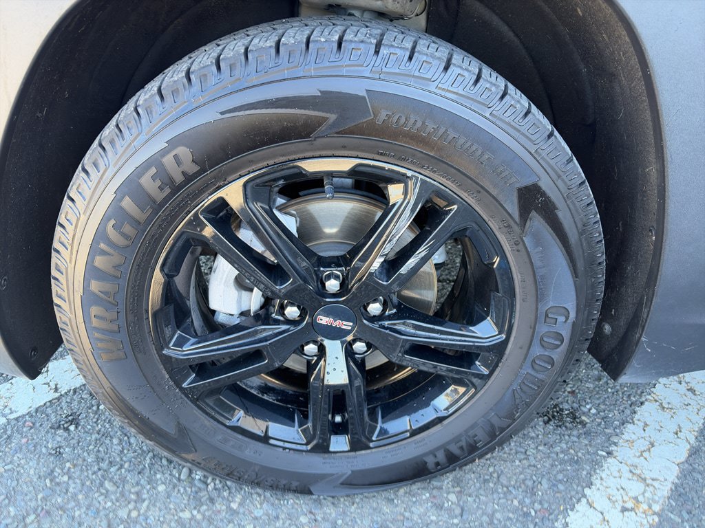 Used 2023 GMC Terrain AT4 AWD/4WD image 2
