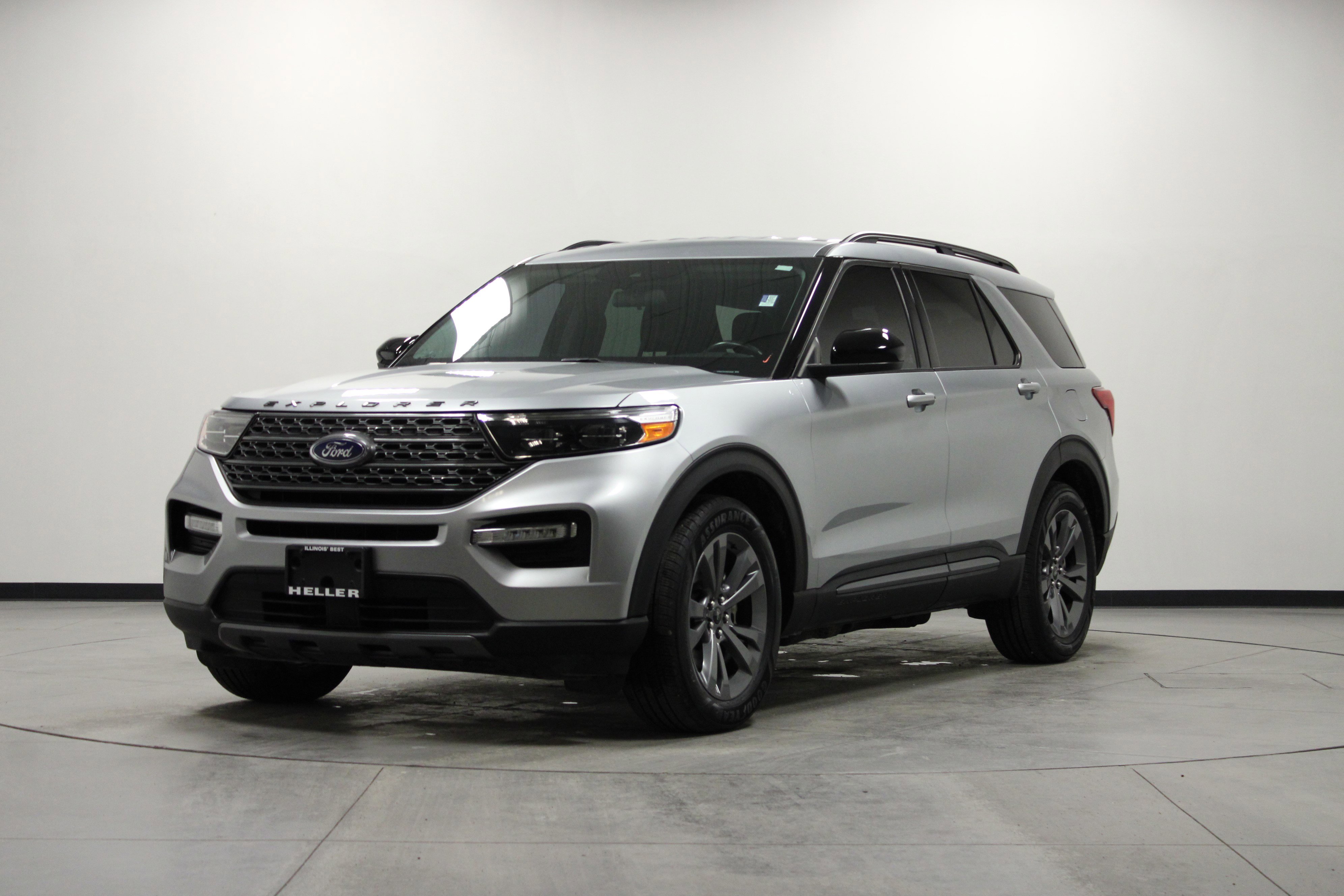 Used 2022 Ford Explorer XLT w/ Equipment Group 202A image 8