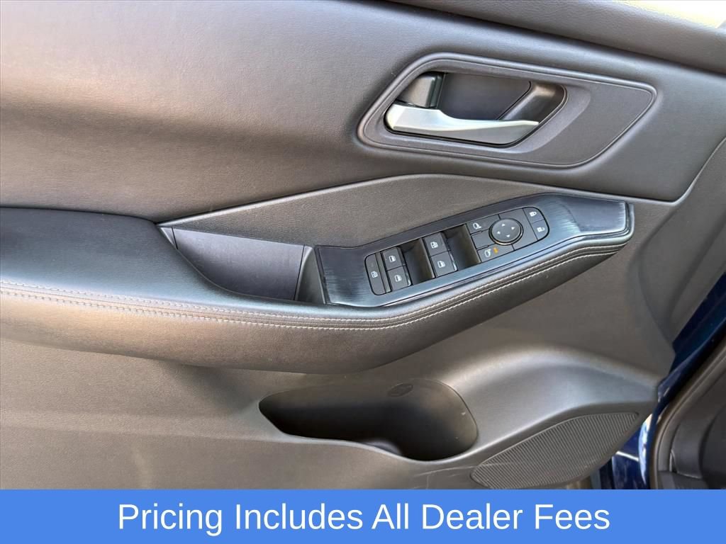 Certified 2024 Nissan Rogue SV FWD image 23