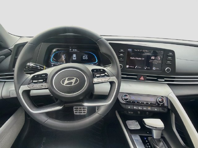 New 2026 Hyundai Elantra SEL Sport FWD image 23