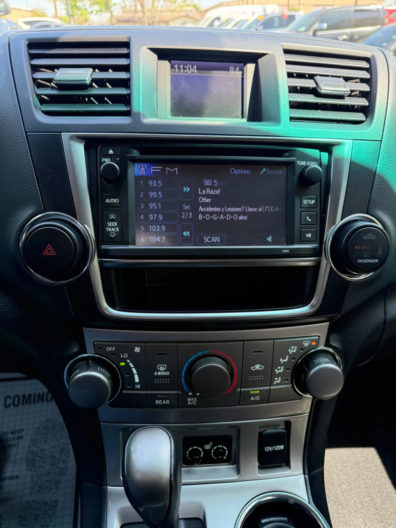 Used 2013 Toyota Highlander SE image 12