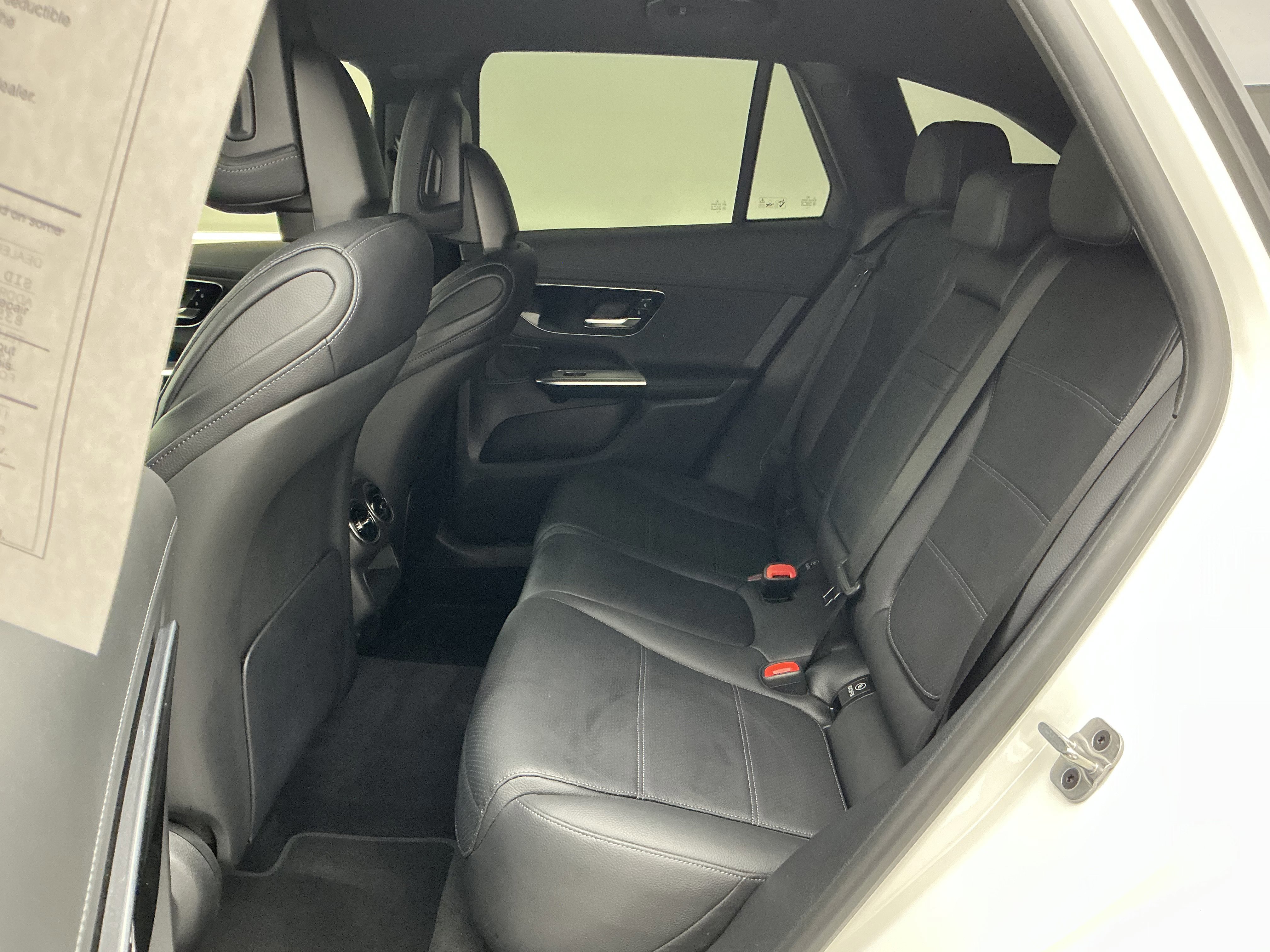 Used 2024 Mercedes-Benz GLC 300 4MATIC image 18