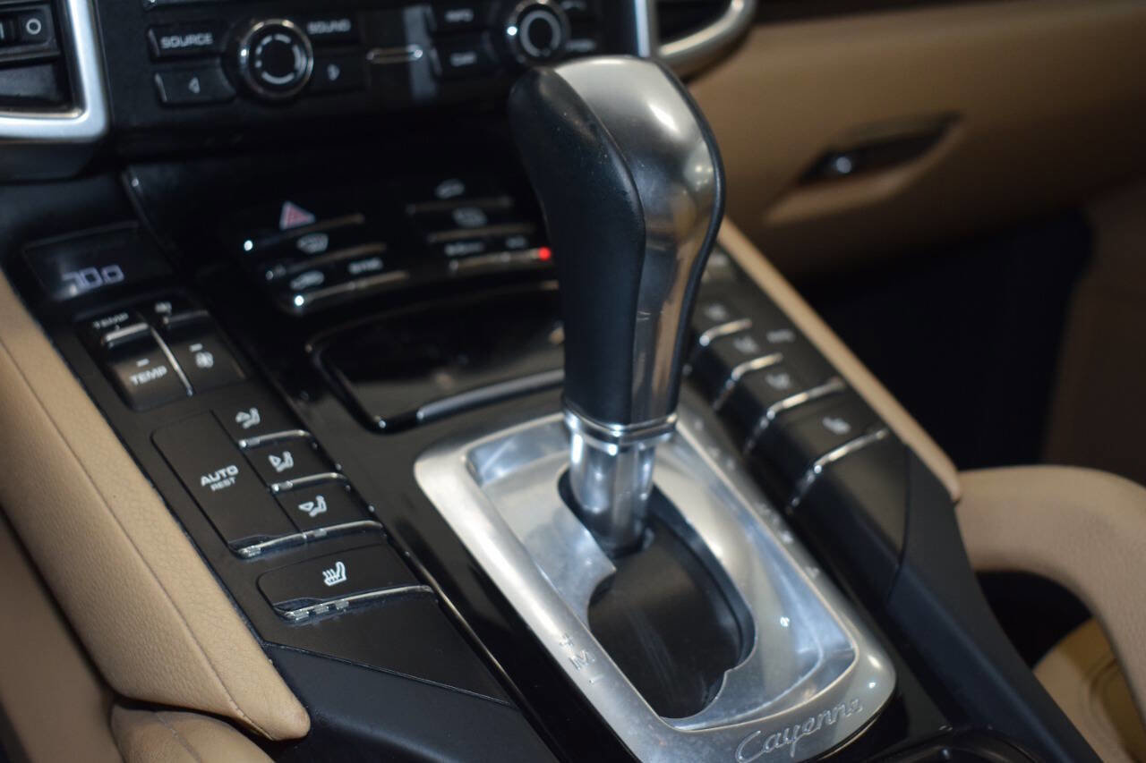 Used 2016 Porsche Cayenne image 16